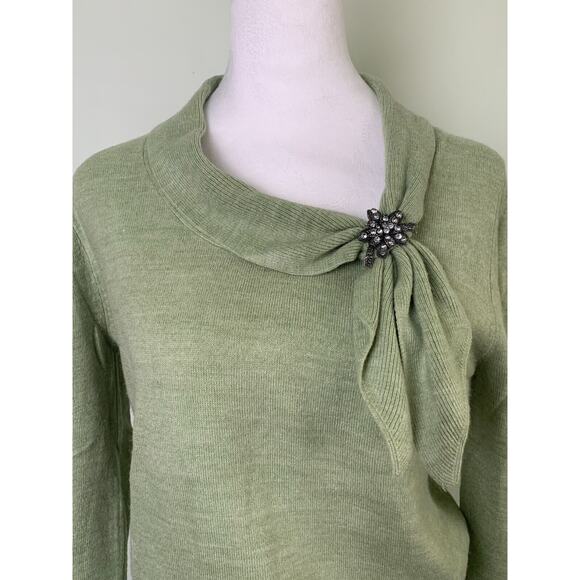 APT 9 WOMEN’S SWEATER LIGHTWEIGHT SZ M LIGHT GREEN WITH JEWELED PIN - Picture 15 of 16